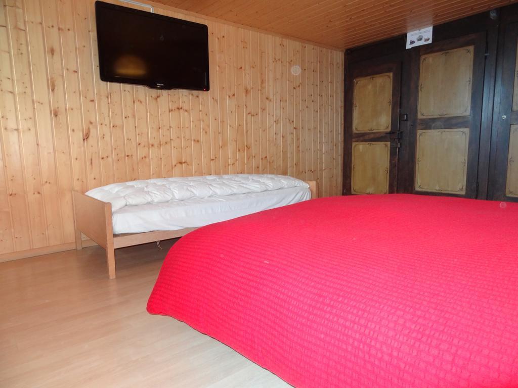 Helvetia Bed & Breakfast Troistorrents Room photo